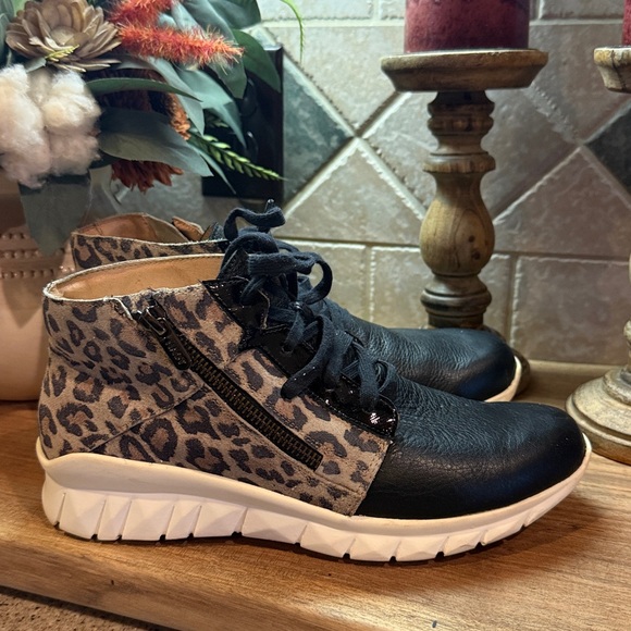 Leopard Print Black Ankle Boots - Great Used Condition - Picture 3 of 7